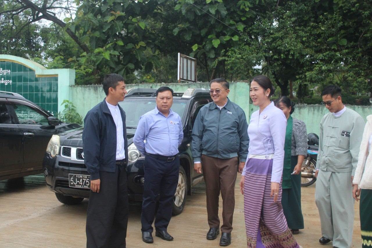 မိုင်းပွန်တိုက်နယ်ဆေးရုံ လိုအပ်ချက်များကို ဆရာဝန်က ပြည်သူ့လွှတ်တော်ကိုယ်စားလှယ် ဦးခွန်အောင်ဆန်းထံ တင်ပြ